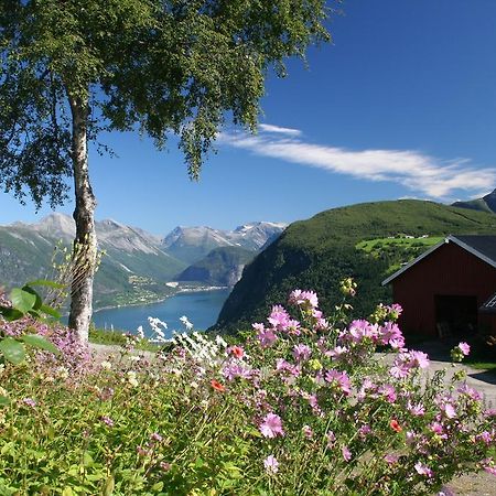 Hesthaug Gard Apartment Eidsdal Bagian luar foto