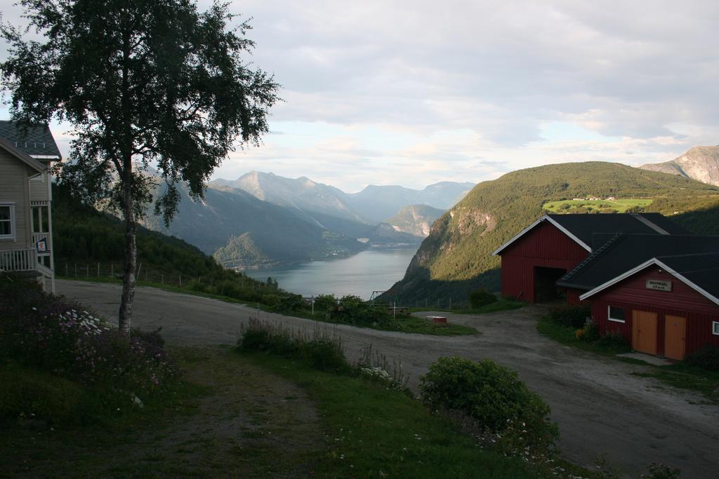 Hesthaug Gard Apartment Eidsdal Bagian luar foto