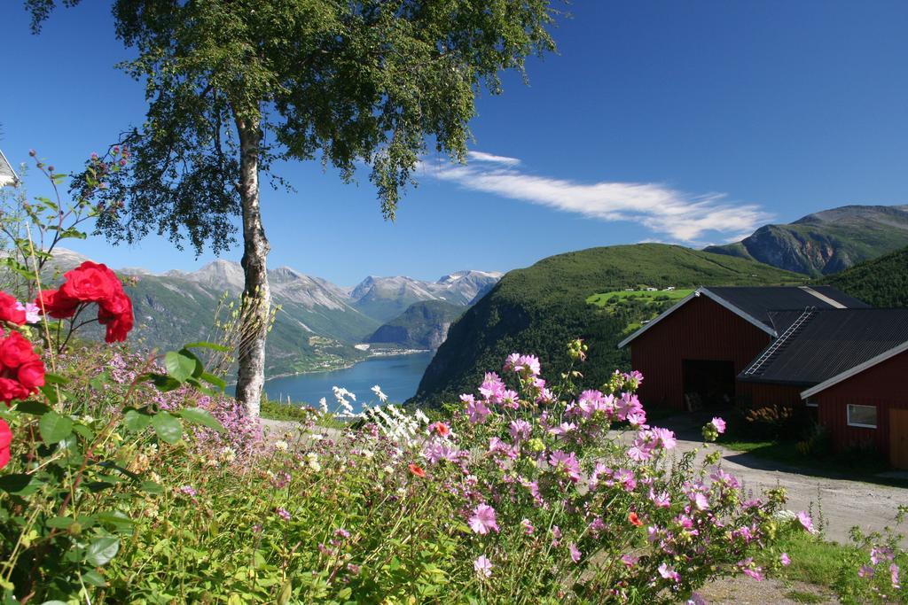 Hesthaug Gard Apartment Eidsdal Bagian luar foto