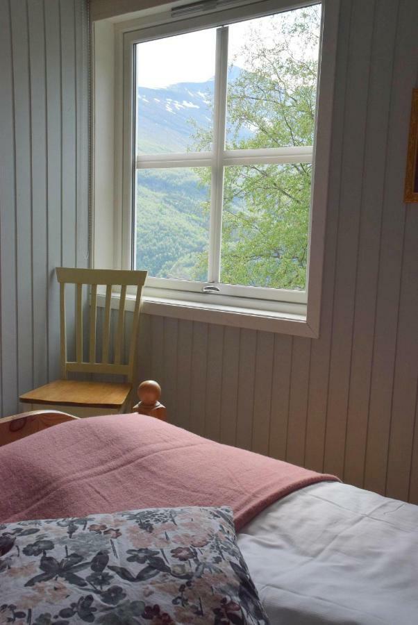 Hesthaug Gard Apartment Eidsdal Bagian luar foto